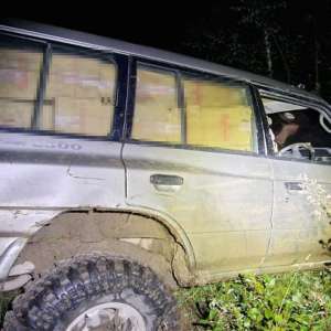 Autoturism încărcat cu 17.000 pachete țigări, confiscat la Lupcina