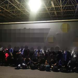 34 de cetăţeni străini depistați ascunși într-un automarfar la Nădlac II