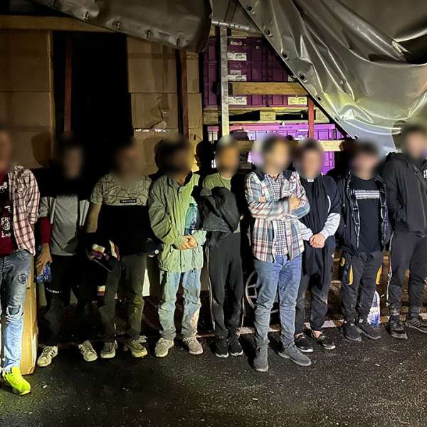 Cetăţeni străini, depistați ascunși sau la “frontiera verde” de polițiștii de frontieră arădeni si bihoreni