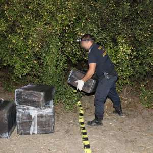 Ţigări de contrabandă reţinute de polițiștii de frontieră