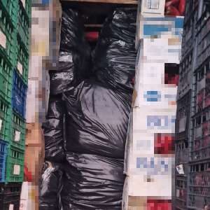 Aproximativ patru tone de tutun vrac disimulat după cutii cu ardei capia descoperite de polițiștii de frontieră