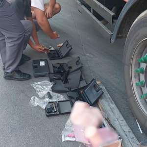 1.520 de arme neletale supuse autorizării descoperite de polițiștii de frontieră într-un camion în P.T.F. Isaccea