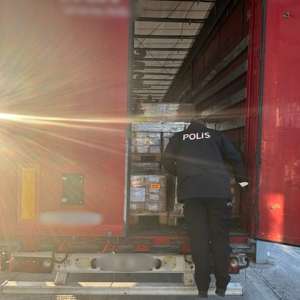 Cetățeni străini opriţi la frontiera cu Ungaria. Şaisprezece dintre ei au fost depistaţi cu drona la frontiera verde