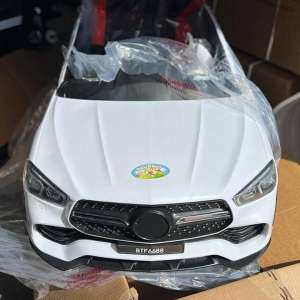 1632 perechi de incălțăminte sport și 129 mașinuțe electrice susceptibile a fi contrafăcute, în valoare de peste 4 milioane de lei, depistate în Portul Constanța