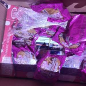 Țigări disimulate în cutii cu dulciuri și coniac fără timbru de acciză, confiscate la Albița