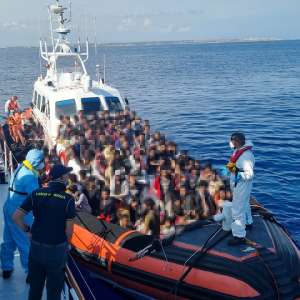 O nouă misiune de salvare în apele Mării Mediterane încheiată cu succes de poliţiştii de frontieră români