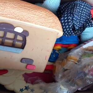 Peste 18 tone produse second-hand, oprite la intrarea în țară