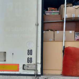 Peste 18 tone produse second-hand, oprite la intrarea în țară