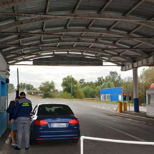 La trecerea frontierei, cu permis de conducere suspendat