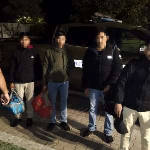 Patru persoane depistate în tentativă de trecere ilegală