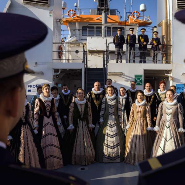 Madrigal pe valuri
