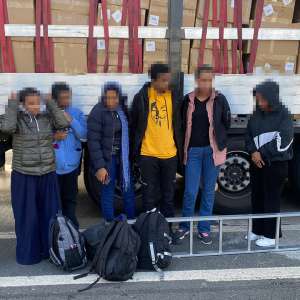 Cetăţeni din Sri Lanka şi Etiopia, depistați ascunși în trei mijloace de transport, în ultimele 24 de ore