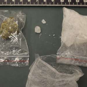 Doi maramureșeni depistați cu aproximativ 13 grame de substanțe interzise, în Vișeu de Sus și Crăciunești