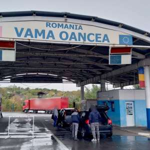 Pretindea că este șofer profesionist, dar deţinea un permis de conducere fals