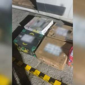 Țigări în valoare de peste 78.000 de lei descoperite în două mașini