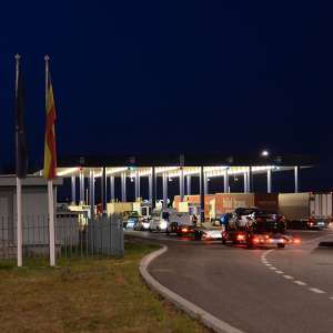 Bărbat ascuns în patul din cabina unui autocamion,  depistat de polițiștii de frontieră doljeni