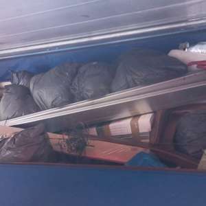 Deşeuri din Germania și Italia, oprite la Nădlac II. Peste 20 de tone de diverse bunuri.