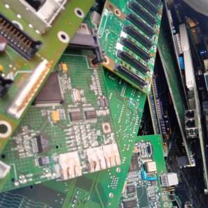 Deşeuri din Germania și Italia, oprite la Nădlac II. Peste 20 de tone de diverse bunuri.