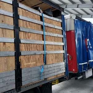 Deşeuri din Germania și Italia, oprite la Nădlac II. Peste 20 de tone de diverse bunuri.