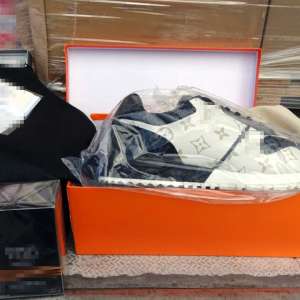 Mii de bunuri de lux, susceptibile a fi contrafăcute, în valoare de aproximativ  4 milioane de lei, descoperite în P.T.F. Calafat