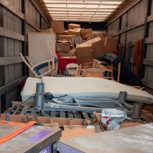 TIR încărcat cu 5 tone de deșeuri, oprit la P.T.F. Petea