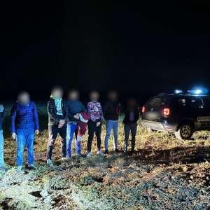 Șase cetățeni marocani depistați în apropierea frontierei cu Ungaria