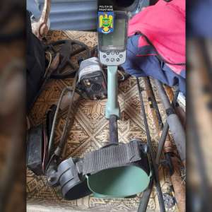 Tezaur numismatic descoperit în bagajul unor cetăţeni bulgari căutători de comori