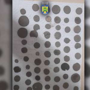 Tezaur numismatic descoperit în bagajul unor cetăţeni bulgari căutători de comori