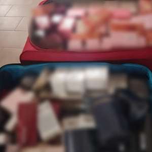 Parfumuri şi încălţăminte sport contrafăcute, în valoare de 193.000 lei, descoperite de poliţiştii de frontieră constănţeni