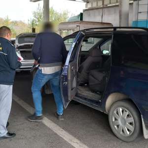 Carte de identitate cumpărată online cu 300 de Euro