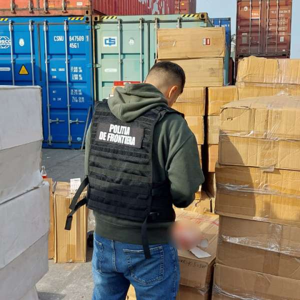 64.500 pachete cu ţigări, în valoare de aproximativ 1,3 milioane lei, descoperite într-un container sosit din Pakistan în Portul Constanţa Sud