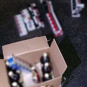 Țigări și băuturi alcoolice, ascunse în bagaje, confiscate la Albița