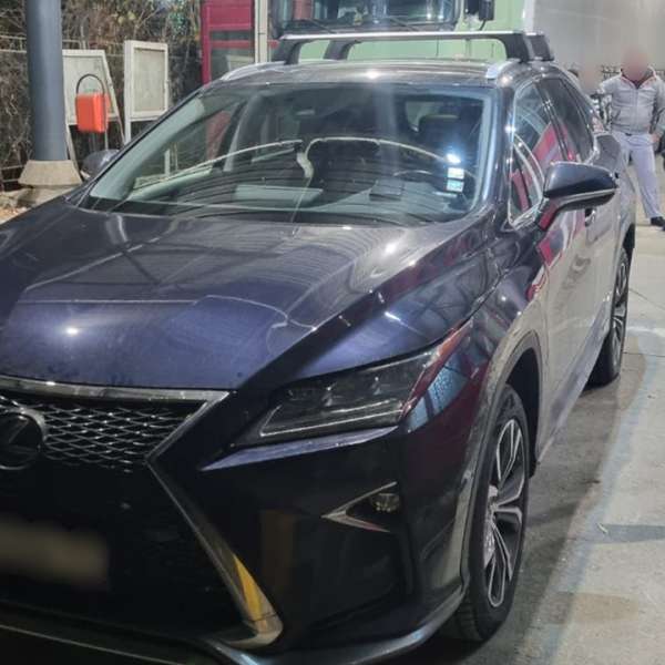Autoturism căutat de autorităţi, depistat la controlul de frontieră la PTF Sculeni