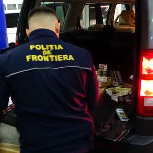 Peste 24.000 de țigarete ascunse în bagaje, dar și într-un locaș special amenajat, descoperite în P.T.F. Calafat