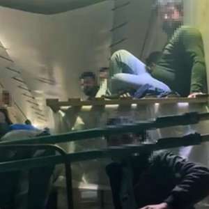 29 de cetățeni străini ascunşi într-un TIR, descoperiţi de poliţiştii de frontieră timişeni