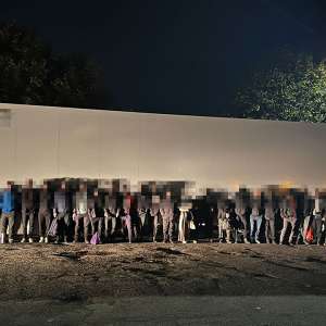 29 de cetățeni străini ascunşi într-un TIR, descoperiţi de poliţiştii de frontieră timişeni