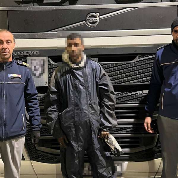 Cetățean marocan depistat ascuns pe osia unui camion la P.T.F. Giurgiu