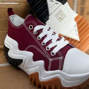 Bunuri susceptibile a fi contrafăcute în valoare de 7.700.000 lei, descoperite de poliţiştii de frontieră din cadrul Gărzii de Coastă