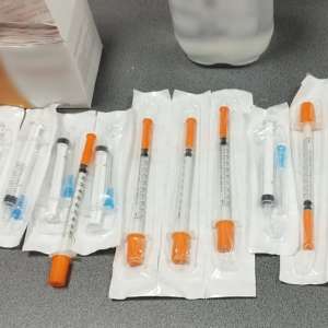 Substanțe dopante de mare risc descoperite în bagajele a trei tineri