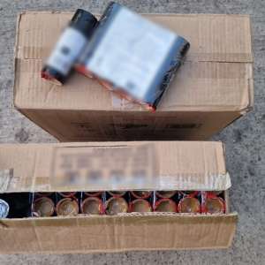 Petarde fără documente legale, depistate într-un microbuz în PTF Siret