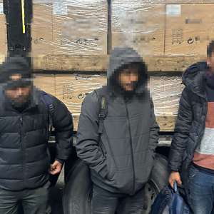 26 de cetăţeni străini, depistați în timp ce intenţionau să iasă ilegal din ţară