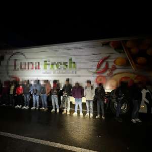 Treizeci și cinci de cetățeni străini opriţi din încercarea de a trece ilegal frontiera în Ungaria