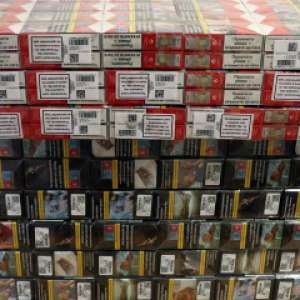 Peste 11.000 de țigarete ascunse într-un autocamion care transporta utilaje industriale, descoperite în P.T.F. Calafat