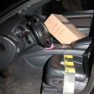 Autoturism încărcat cu aproximativ 20.000 pachete țigări, confiscat la Straja