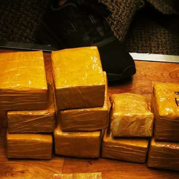 Un cetăţean turc a fost reţinut 24 de ore pentru contrabandă cu peste 5 kg de bijuterii din aur