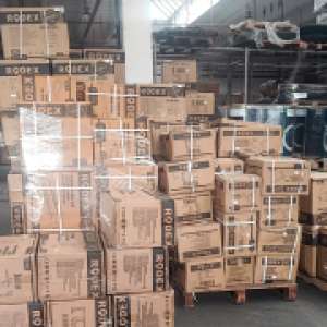 Bunuri susceptibile a fi contrafăcute, în valoare de aproximativ două milioane lei, descoperite în Portul Constanţa