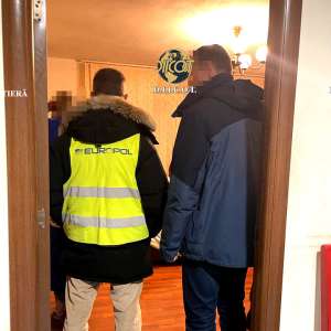 Reţea de trafic de migranţi de origine vietnameză, destructurată cu suportul EUROPOL