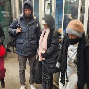 Cinci grupuri formate din 34 de cetăţeni străini, oprite la graniţa cu Ungaria