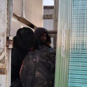 Cinci grupuri formate din 34 de cetăţeni străini, oprite la graniţa cu Ungaria