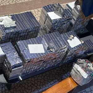 Țigări în valoare de 190.000 de lei, descoperite ascunse într-un microbuz la P.T.F. Nădlac II